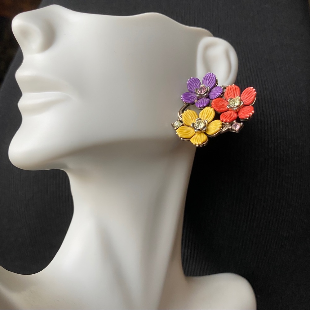 VINTAGE Flower cluster EARRINGS posts studs gold flowers 1960s 60s yellow orange